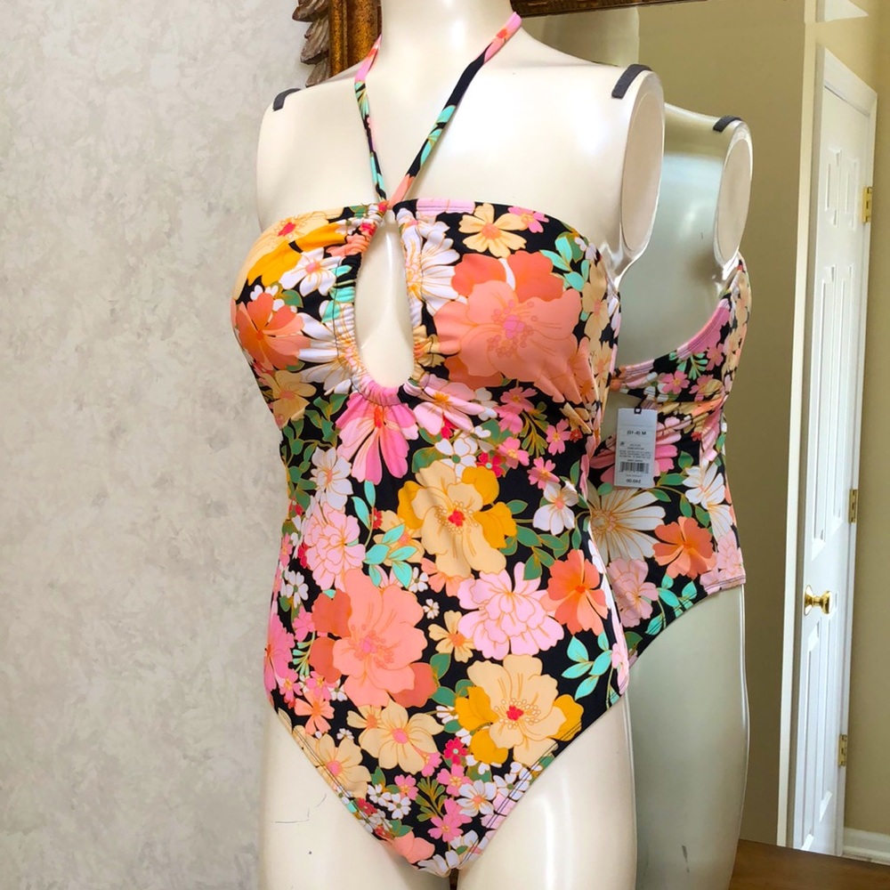 New Womens one piece floral swimsuit. Size M (8-10). Tie at neck and behind back